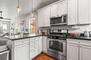Bowtel Park City Rooftop Private Spa Pets New Listing, Walk to multiple Shops & Restaurants!